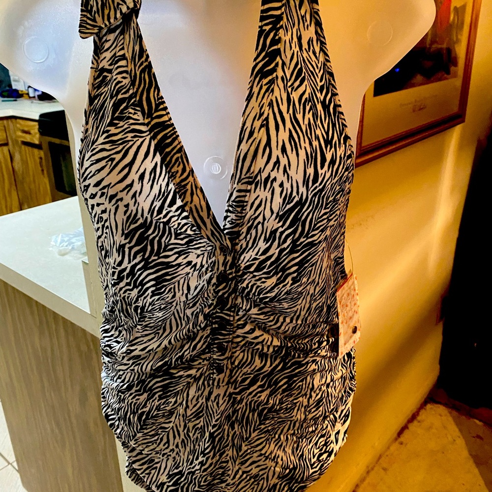 Free People back and white top. NWT